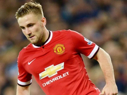 LUKE SHAW SE VA OPERA DIN NOU LA GENUNCHI