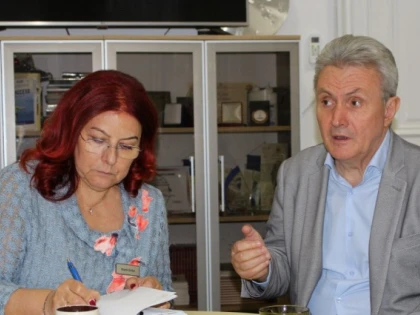 Luna decembrie va sta sub semnul poveștilor de Crăciun, pentru copiii din centrele de plasament din județul Arad
