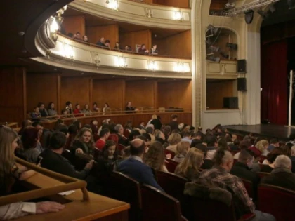 Luna plină de teatru – un proiect de succes din prima zi