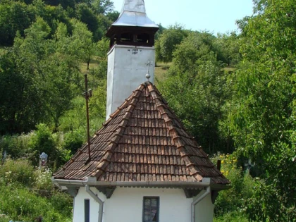 Luncșoara, singura localitate din județul Arad cu două biserici din lemn