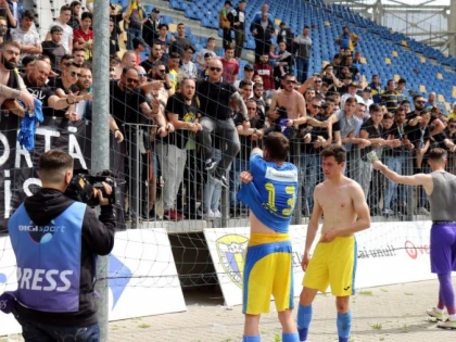 “Lupii galbeni”, băgaţi în şedinţă de fani! Probleme de lot şi cu UTA