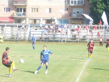 LUPTA LA VARF SE ASCUTE IN LIGA 4 ARAD. PROGRAMUL ETAPEI SI CLASAMENT