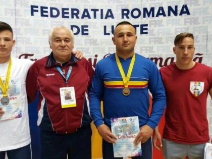 Luptătorii de la CS Astra, medaliaţi naţionali la juniori