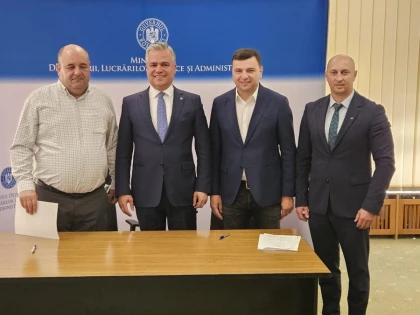 Macea și Zărand au semnat la București contracte în valoare de 34 de milioane de lei