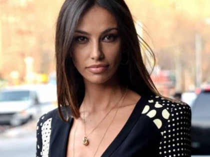 MADALINA GHENEA A UITAT DE UNDE A PLECAT? "MA OBOSESC FUSTRARILE ROMANILOR CARE NU AU FACUT NIMIC LA VIATA LOR"