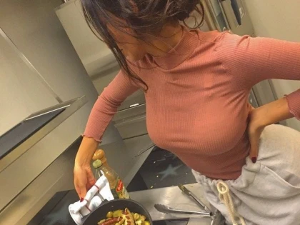 MADALINA GHENEA, DISPERATA SA SE INGRASE!
