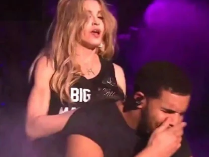 MADONNA L-A SARUTAT CU FORTA PE DRAKE! CANTARETUL A RAMAS TOTAL DEZGUSTAT IN FATA PUBLICULUI