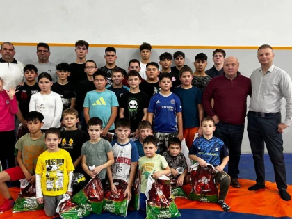 Magia Sărbătorilor a ajuns și la Sala de lupte a CSS ”Gloria” Arad