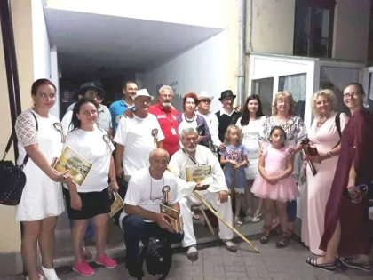 Magia spectacolului a prins viaţă la Teatrul de Vară