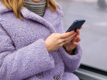 MAI avertizează asupra unei noi fraude online. Escrocii cer bani pentru „deblocarea” telefonului sau calculatorului