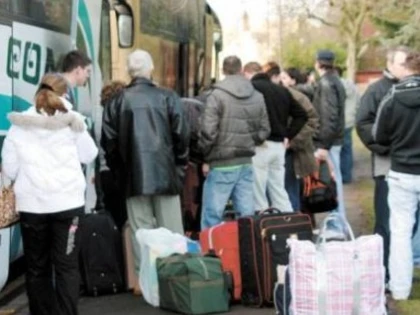 Mai mult de două milioane de români au emigrat în ultimul deceniu, potrivit unui raport al Băncii Mondiale