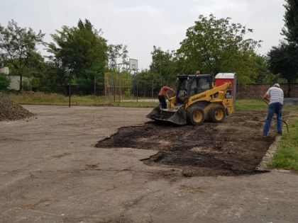 Mai multe curţi ale şcolilor din municipiu vor fi reabilitate până la începerea anului școlar
