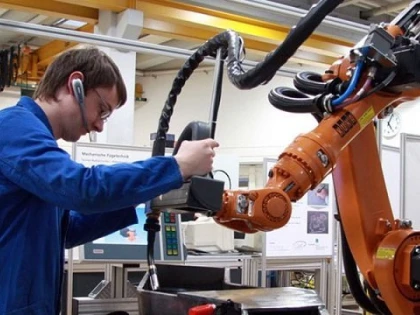 Mai multe industrii vor face concedieri masive în 2025, mai ales în zona de vest a României