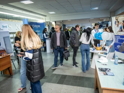 Mai multe locuri de muncă la bursa pentru absolvenți de la Arad, decât participanți interesați