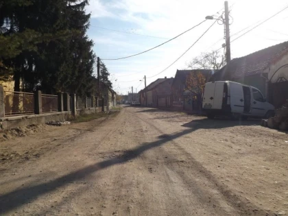MAI MULTE STRAZI DE PAMANT AU FOST TRECUTE DE PRIMARIE IN ZONA DE IMPOZITARE A DRUMURILOR DE ASFALT