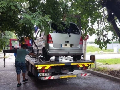 Mai mulți arădeni care au ignorat indicatoarele „cu excepția riverani” s-au ales cu mașinile ridicate
