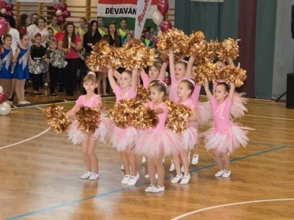 Majoretele de la CS Mistral s-au remarcat în Ungaria