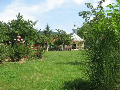 Mănăstirea Ferdeu, inundată în urma unei ploi torenţiale