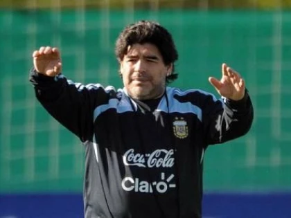 MARADONA, DEL PIERO SI TREZEGUET, LA MECIUL PENTRU PACE AL PAPEI FRANCISC