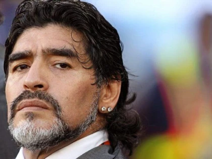 MARADONA TUNA SI FULGERA CONTRA FIFA