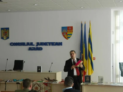 MARELE MAESTRU VIOREL DANACU A LANSAT LA ARAD CARTEA „FRANCMASONERIA ASA CUM A FOST“