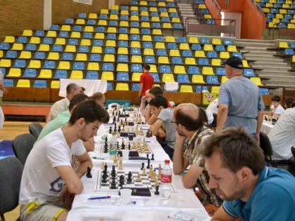 MARELE MAESTRU ZUBOV CONDUCE DUPA 7 RUNDE, LA FESTIVALUL INTERNATIONAL DE SAH DE LA ARAD