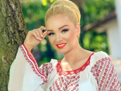 Maria Constantin, încurajată de fani