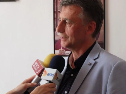 MARIN LUPAȘ ACUZĂ AFIȘAJUL STRADAL ILEGAL COMANDAT DE PRIMĂRIE