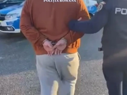 Mașină încendiată în Chisindia. Un tânăr de 20 de ani a fost reținut de polițiști
