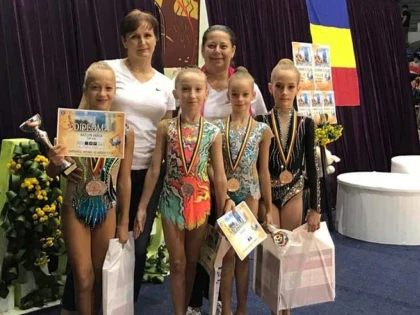 Medalii arădene pe covorul ritmicii! Kaitlyn Varga şi Teodora Iovănaş Brădean au urcat pe podium (FOTO)