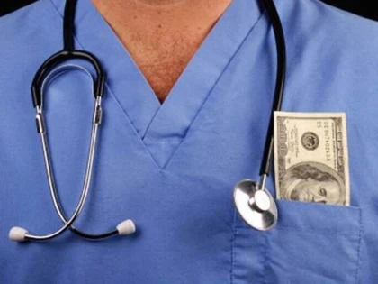 MEDICUL MILITAR IANCU MOCANU , JUDECAT PENTRU CA A CERUT BANI PENTRU A FACE INTERVENTII CHIRURGICALE