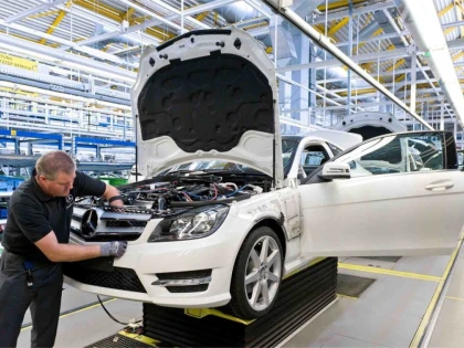 MERCEDES-BENZ IA IN CALCUL DESCHIDEREA UNEI NOI UZINE IN ROMANIA