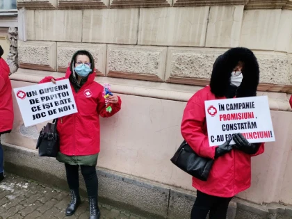 Mesaj de la cadrele medicale din Arad: „Un Guvern de papițoi ce își bate joc de noi / Cîțu, premierul finanțist a uitat ce a promis!“