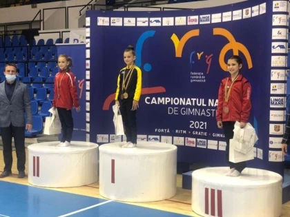 Mică gimnastă de la CSM Arad, vicecampioană naţională la junioare III (FOTO)