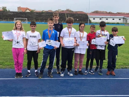 Micii atleți și gimnaști ai CSȘ Gloria s-au remarcat la Lugoj (FOTO)