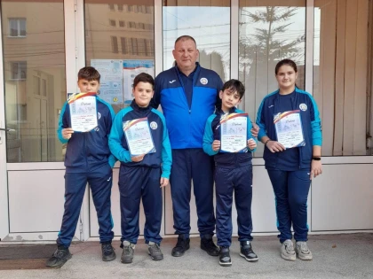 Micii halterofili de la CSȘ Gloria Arad au luat medalii naționale, la Bistrița Năsăud