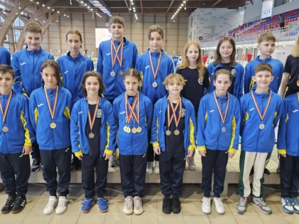 Micii înotători ai Gloriei Arad și-au făcut baremurile pentru Campionatele Naționale din vară
