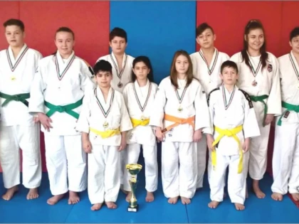 Micii judoka arădeni au obţinut medalii în Ungaria