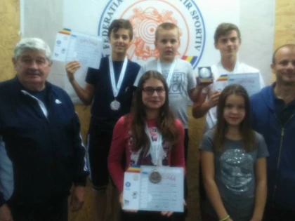 MICII PISTOLARI ARADENI AU URCAT PE PODIUM LA FINALA JUNIORILOR III
