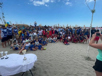 Micii rugbişti de la Warriors Arad au jucat şi pe Blue Beach din Mamaia