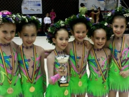 MICILE GIMNASTE DE LA CSM ARAD AU ADUNAT MEDALII NATIONALE PE COVORUL RITMICII (FOTO)