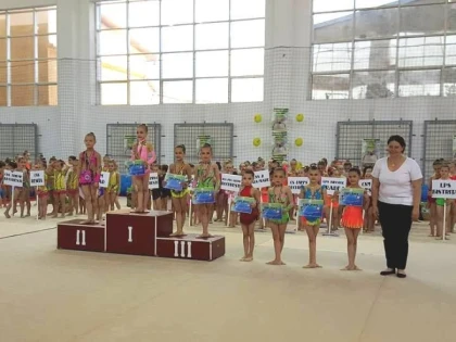 MICILE GIMNASTE DE LA RITMICĂ AU URCAT PE PODIUMUL NAŢIONAL