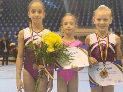 Micile gimnaste încheie anul cu peste 30 de medalii