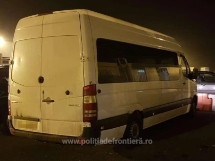 Microbuz căutat de autorităţile din Marea Britanie, depistat de poliţiştii de frontieră arădeni