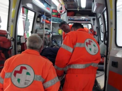 Microbuz cu români, căzut într-o prăpastie de 20 de metri, în Italia: Un mort și trei răniți