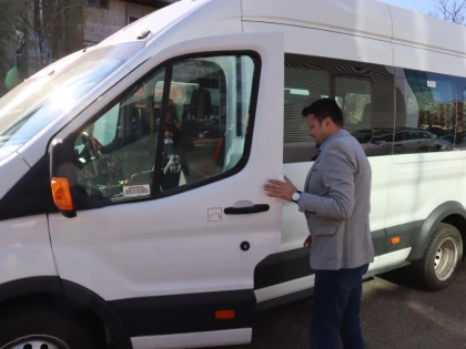 Microbuze pentru două școli speciale din Arad