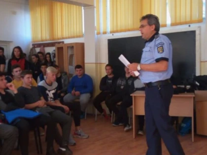 Mii de elevi din Arad au participat la „Săptămâna Prevenirii Criminalității“