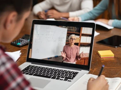Mii de elevi din județul Arad nu au acces la învățământul online