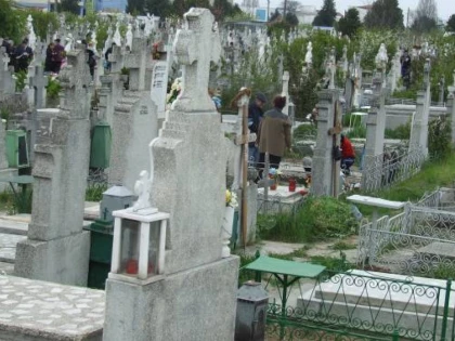 Mii de locuri de veci cu contracte expirate, în cimitirele arădene