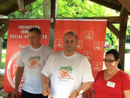 MII DE OAMENI AU PARTICIPAT LA PARADA CLĂTITELOR DE LA MONEASA